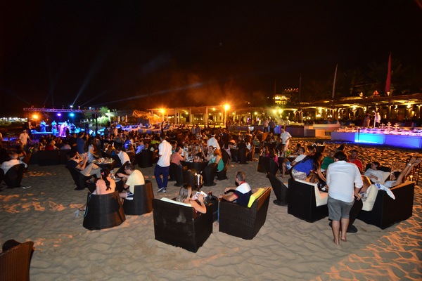 Edde Sands BBQ Pieds Dans Leau